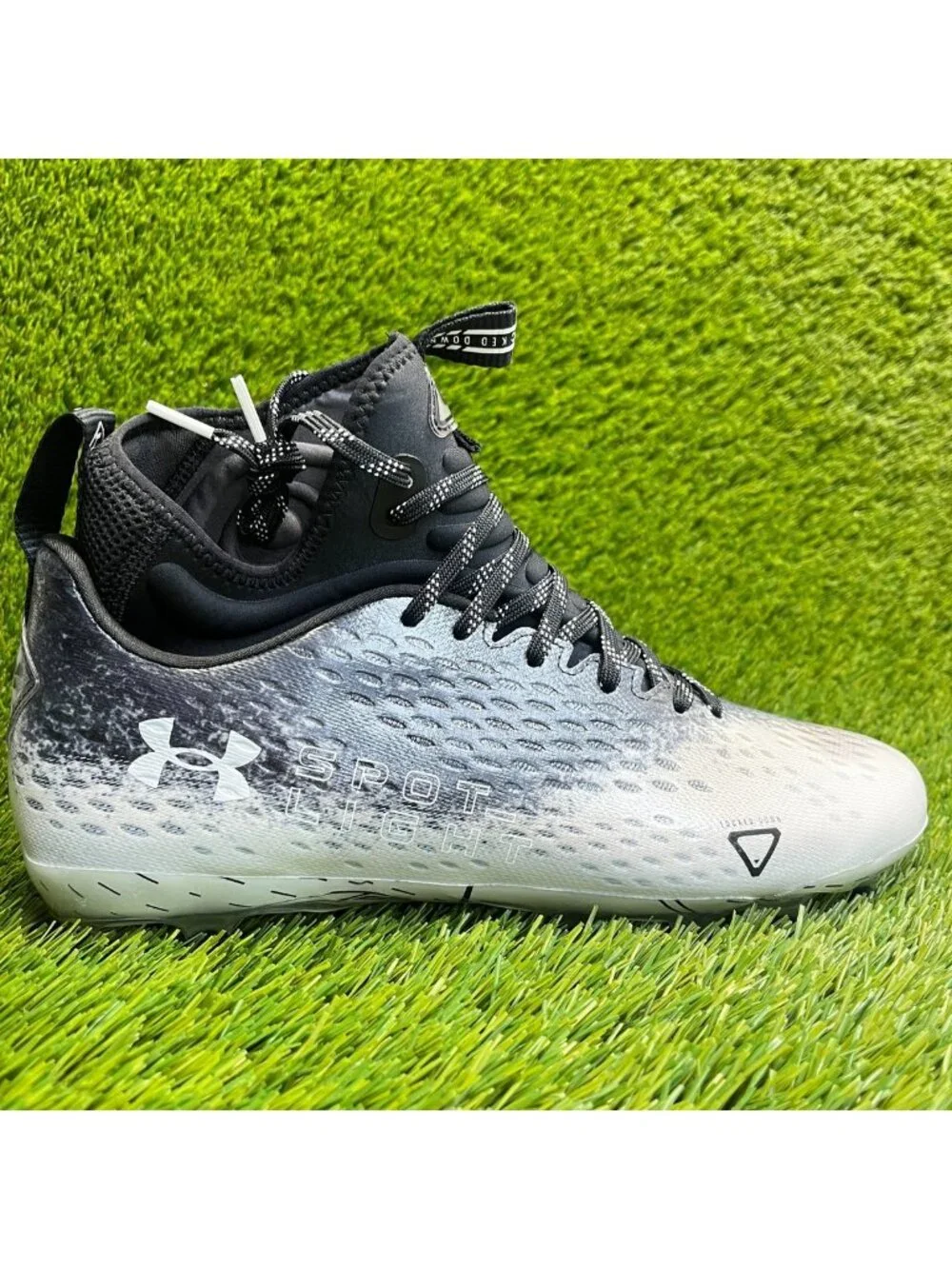 Under Armour Spotlight Lux MC 2.0 Mens Size 10.5 Black White Football Cleats